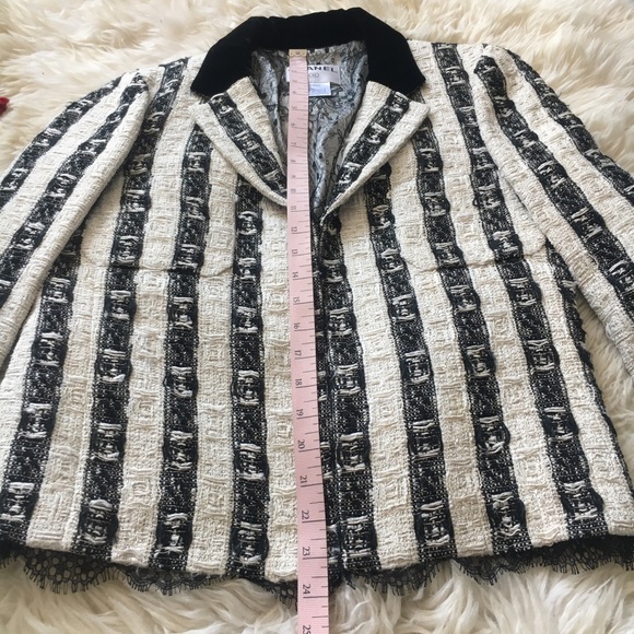 Chanel 04A black white lace lining jacket 40 - Picture 10 of 12